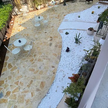 Marialena Lägenhetshotell 3*